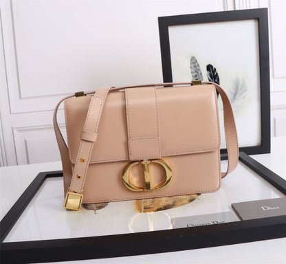 30 Montaigne Medium Bag