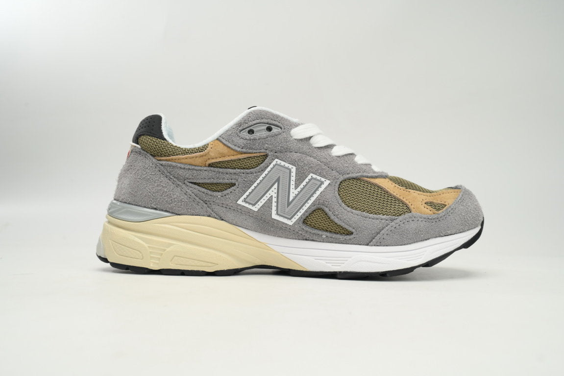 990 Sneakers (Women's)