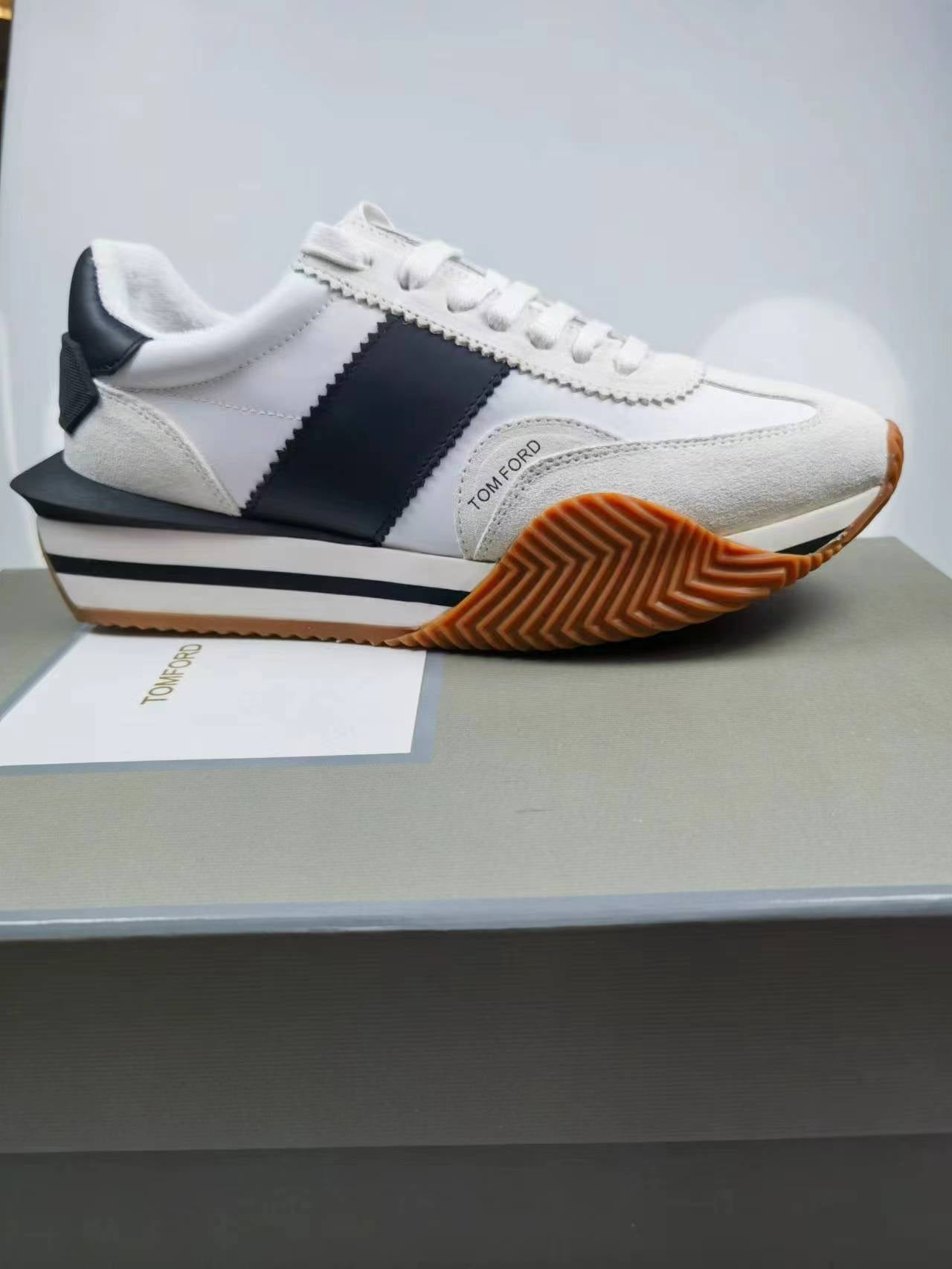 James Sneakers (Men's)