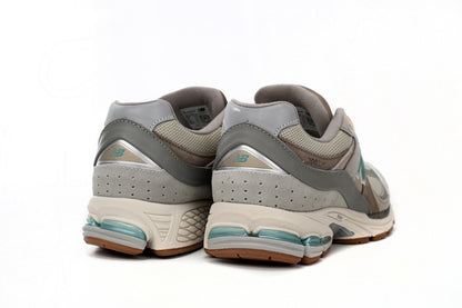 2002R Sneakers (Women's)