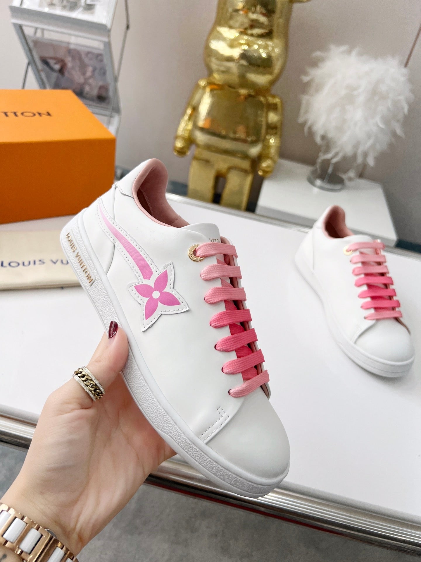 Frontrow Sneakers (Women's)