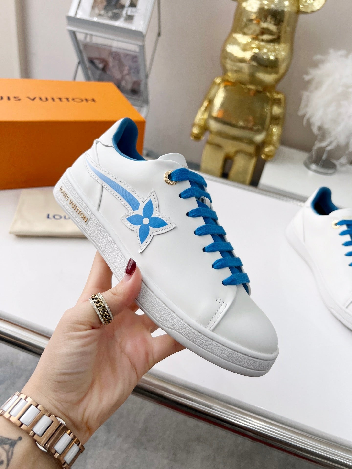 Frontrow Sneakers (Women's)