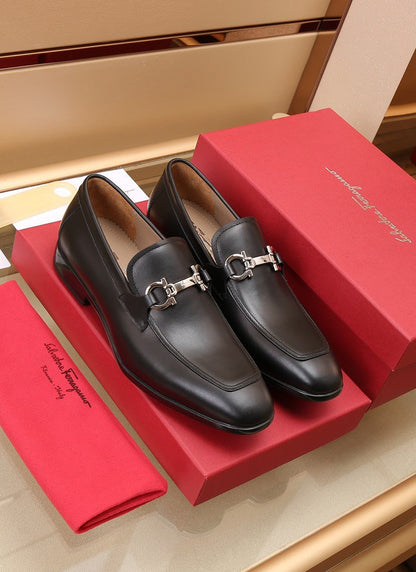 Gancini Ornament Loafer (Men's)