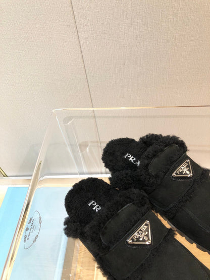 Fur Slippers (Women’s)