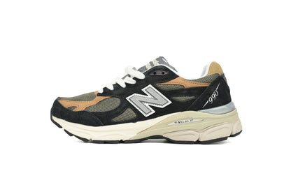 990 Sneakers (Women's)