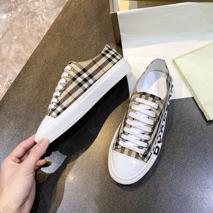 Logo Vintage Check Sneakers (Women’s)