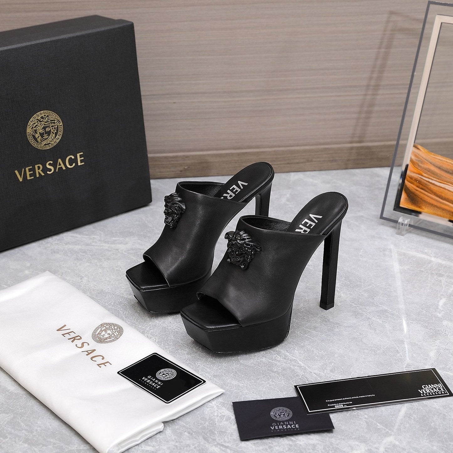 Medusa Décolleté Pump (Women’s)