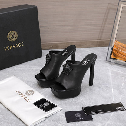 Medusa Décolleté Pump (Women’s)