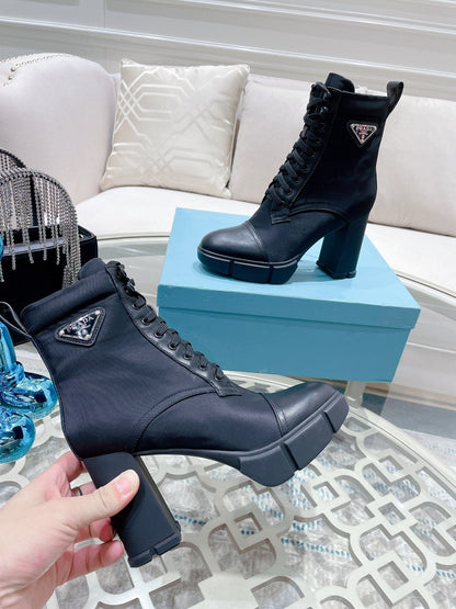 Lace Up Boots (Women’s)