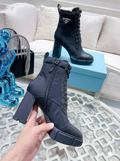 Lace Up Boots (Women’s)