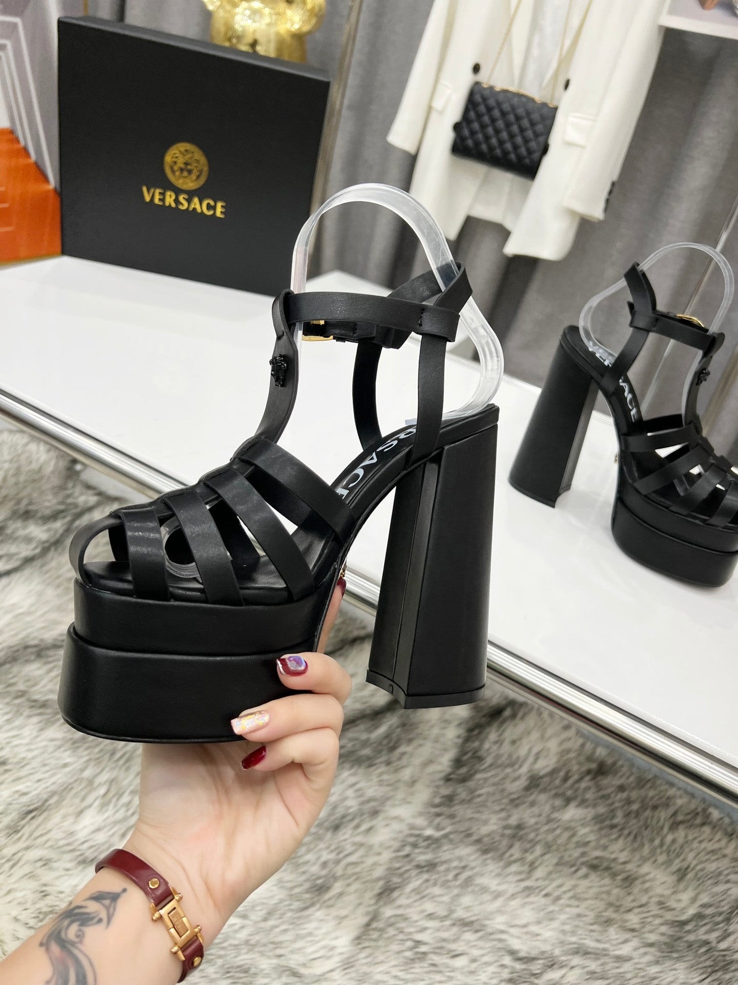 La Medusa Platform Sandals (Women’s)