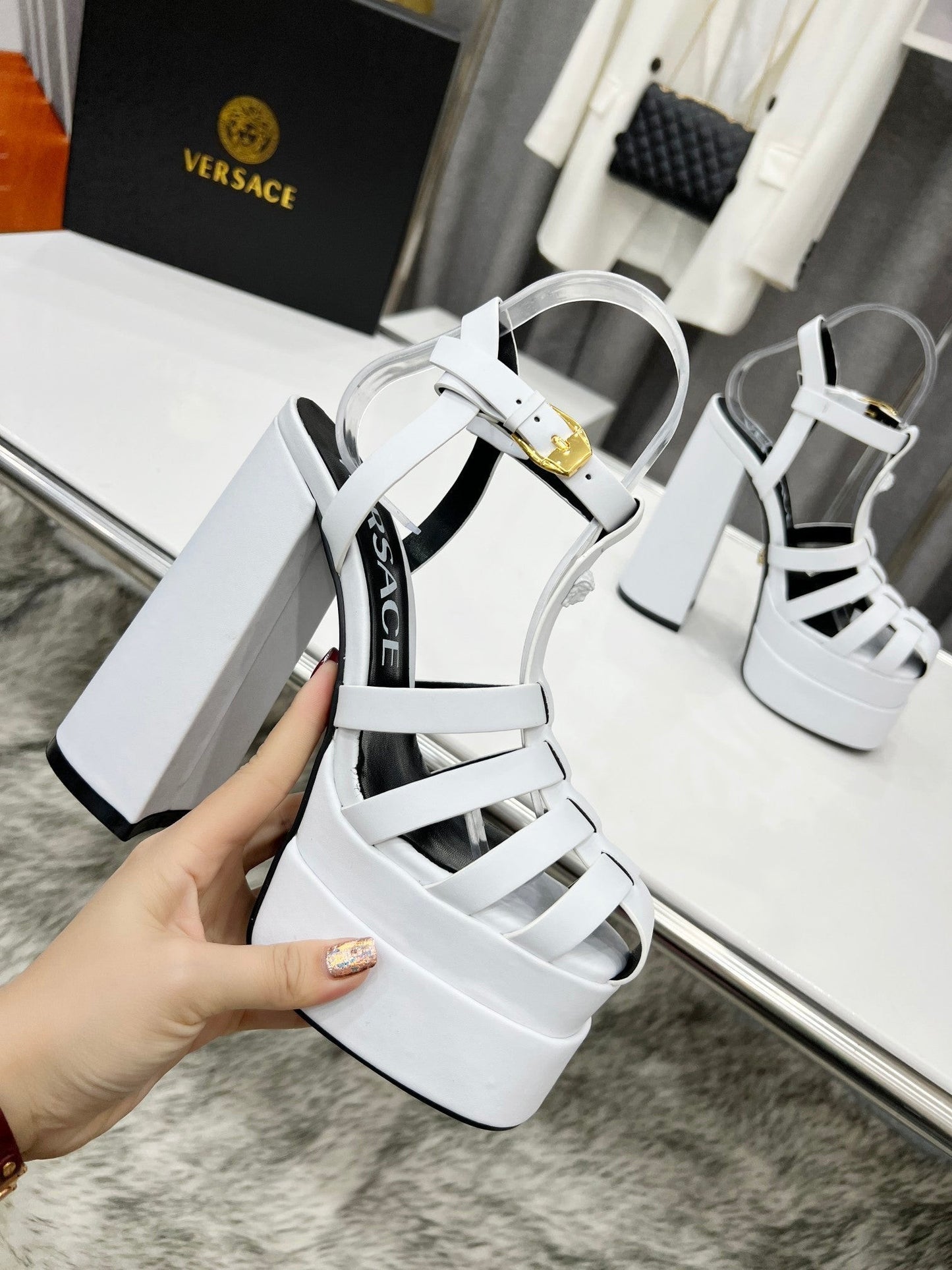 La Medusa Platform Sandals (Women’s)