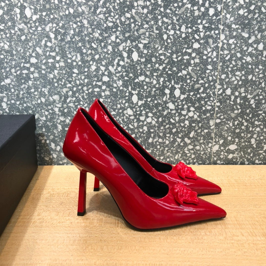 Medusa Décolleté Pump (Women’s)