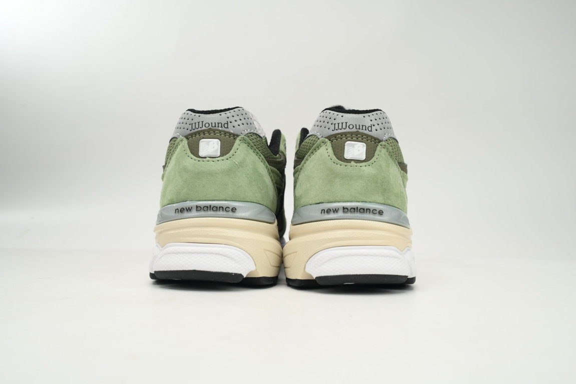 990 Sneakers (Women's)