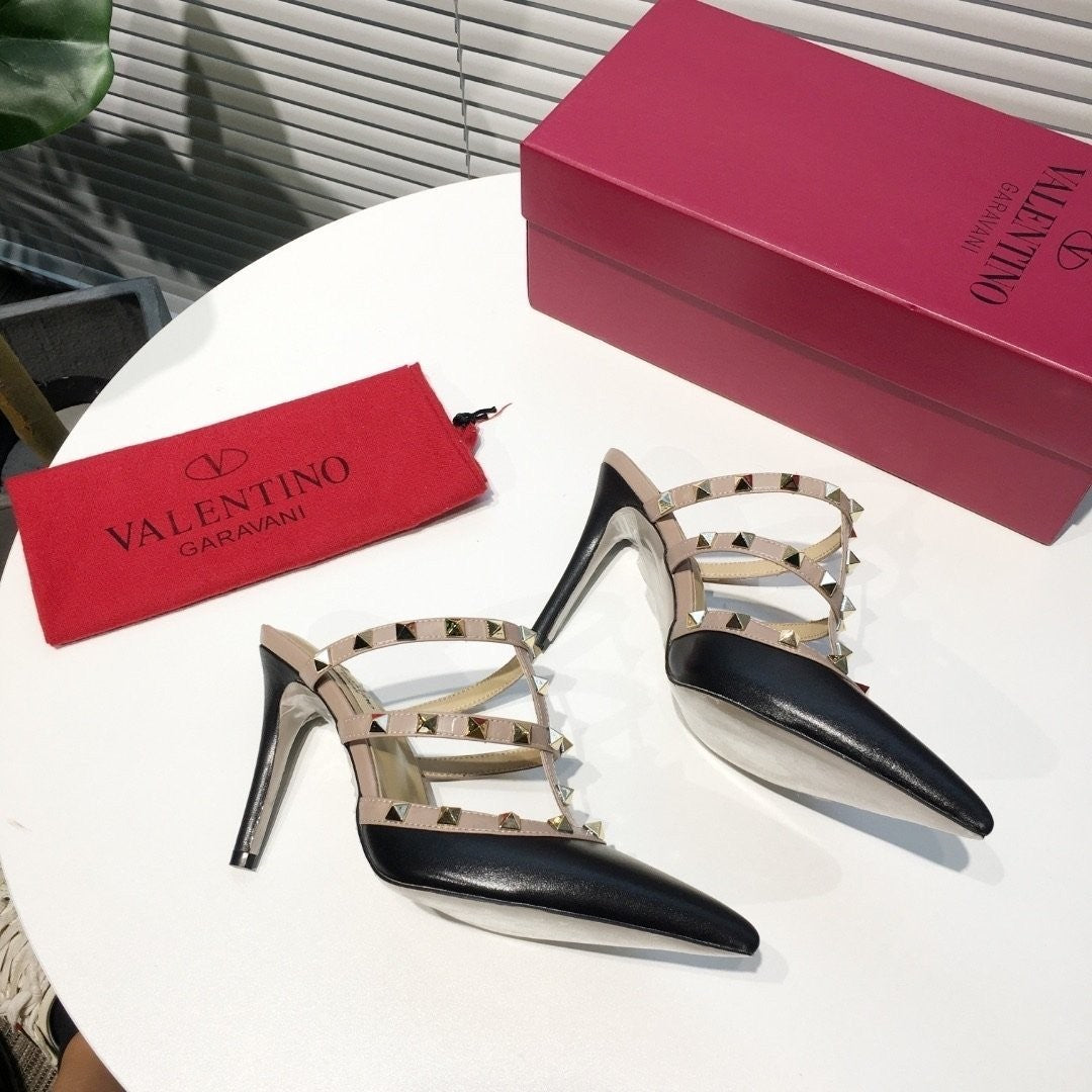 Rockstud Vlogo Pump (Women’s)