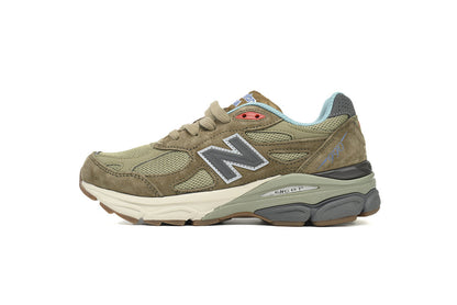 990 Sneakers (Women's)