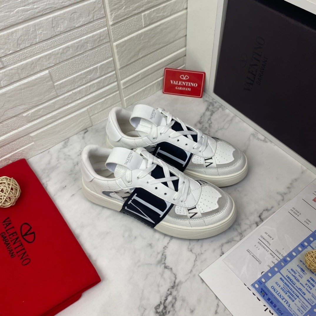 VLogo Low-Top Sneaker