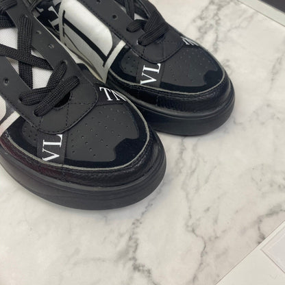 VLogo Low-Top Sneaker