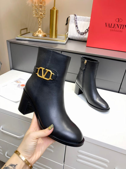 Vlogo Ankle Boot (Women’s)