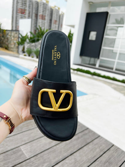 V Logo Slide (Women’s)