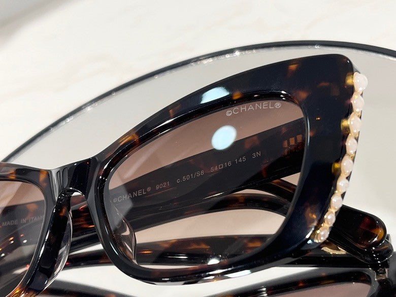 5481 Cat-Eye Sunglasses