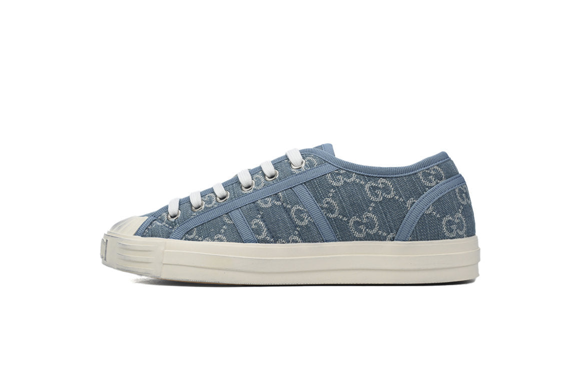 Julio Sneaker (Women's)