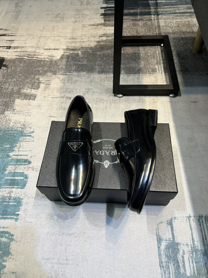 Plaque Logo Loafers (Men's)