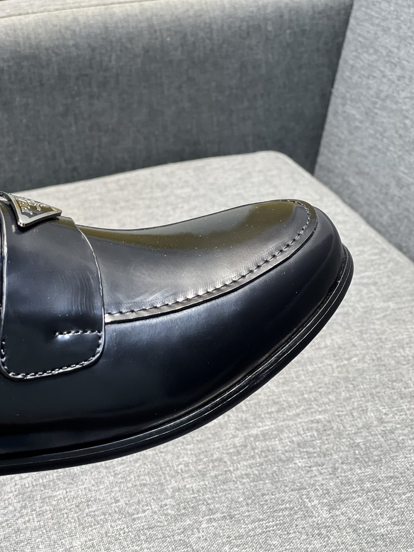 Plaque Logo Loafers (Men's)