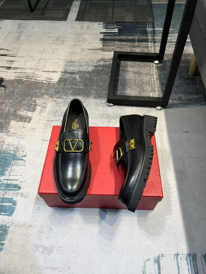 Stud Sign Loafers (Men's)