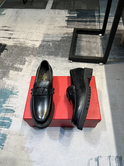 Stud Sign Loafers (Men's)