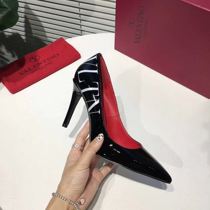 VLogo Pump (Women’s)