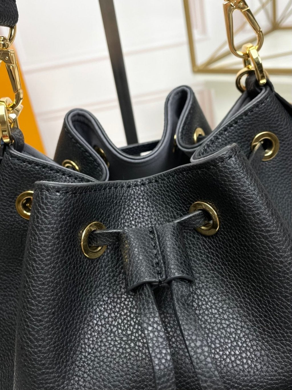 Loveme Bucket Bag