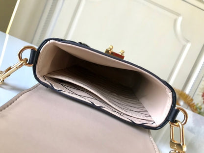 Vertical Trunk Pochette