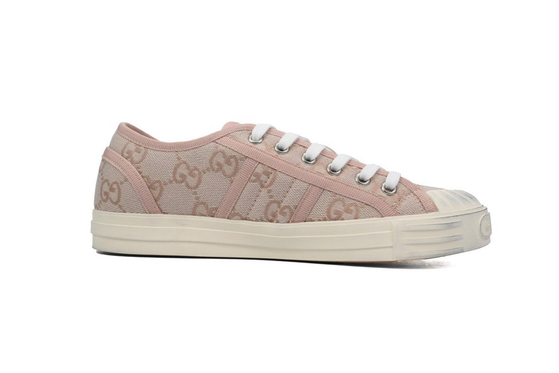 Julio Sneaker (Women's)