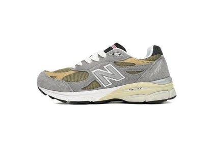 990 Sneakers (Women's)