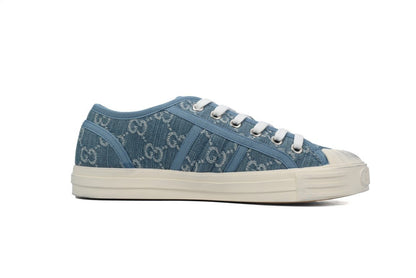 Julio Sneaker (Women's)