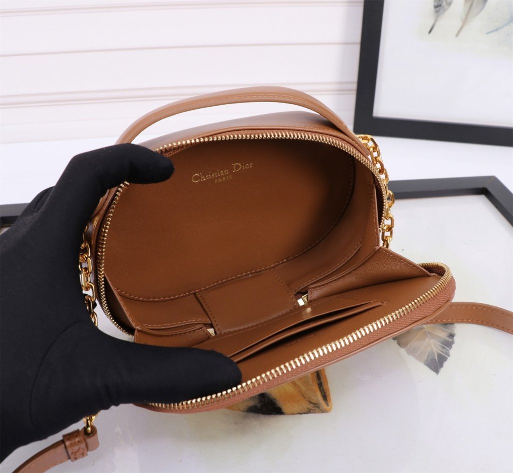 Signature Oval Camera Bag