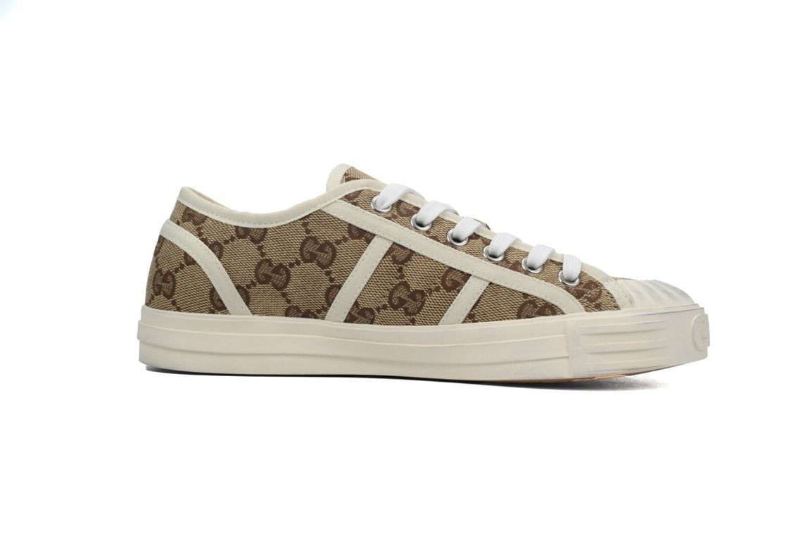 Julio Sneaker (Women's)