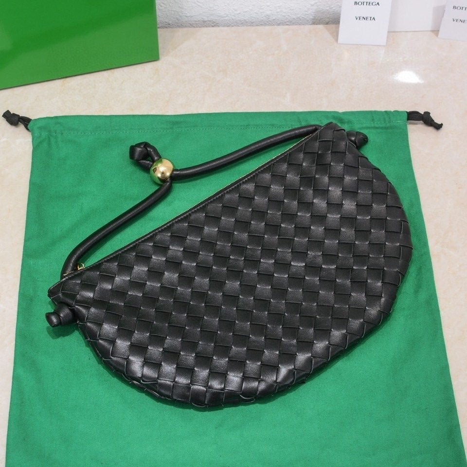 Turn Pouch Bag