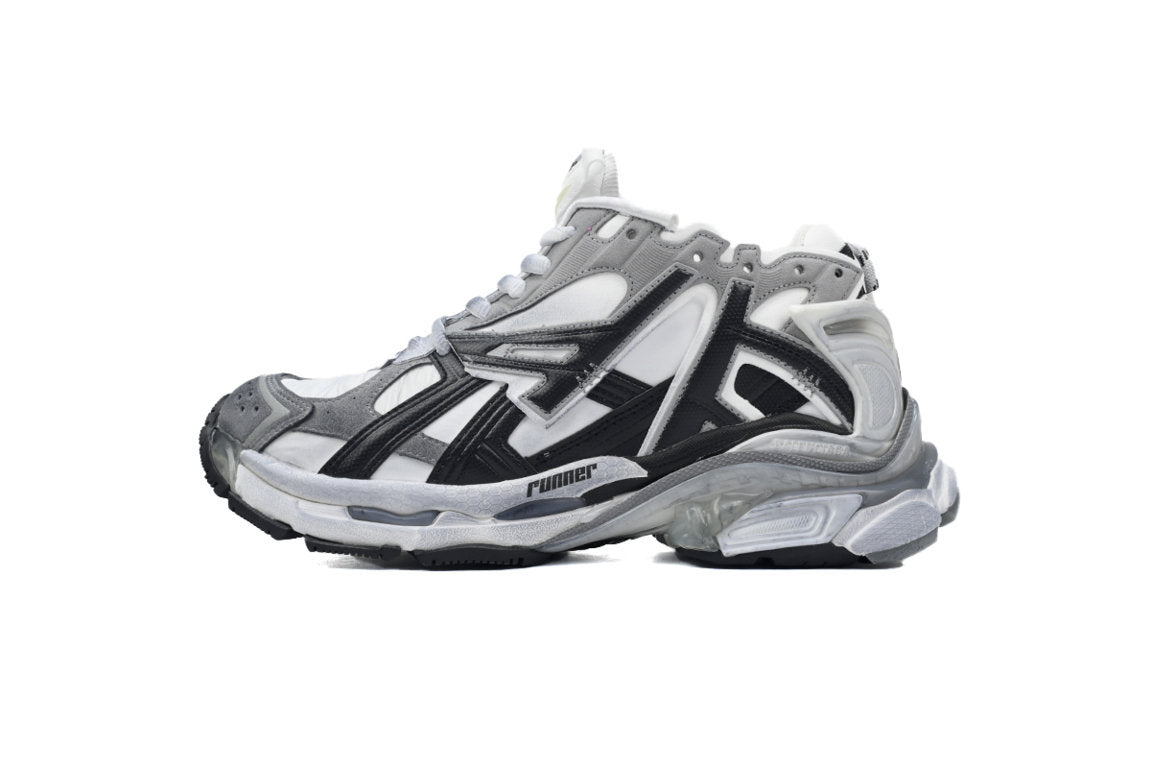 Runner Sneaker (Women's)