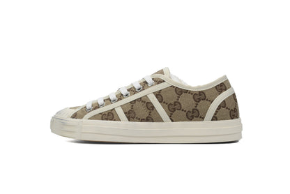 Julio Sneaker (Women's)