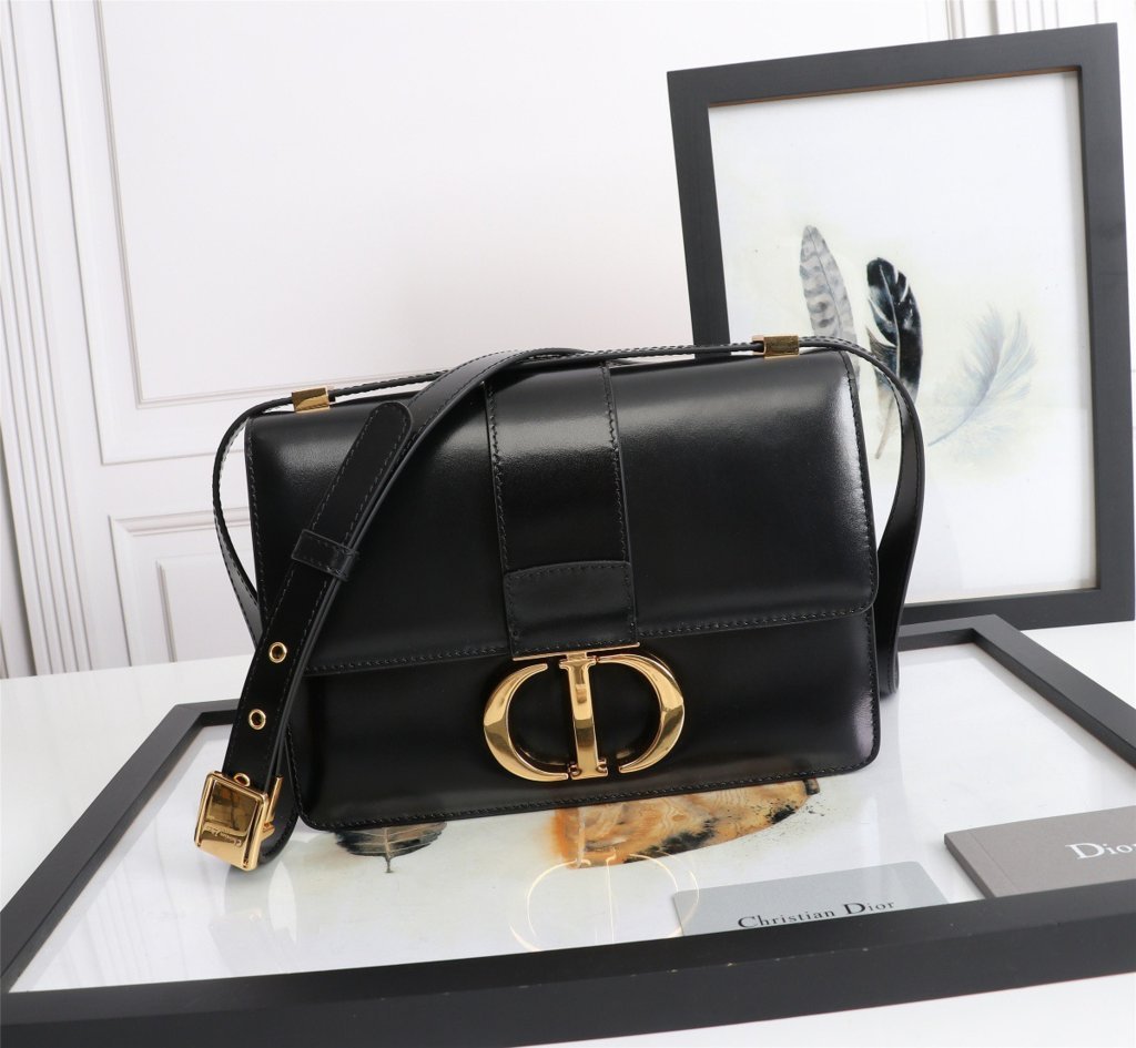 30 Montaigne Medium Bag