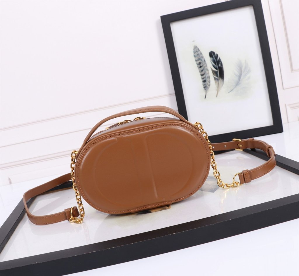 Signature Oval Camera Bag